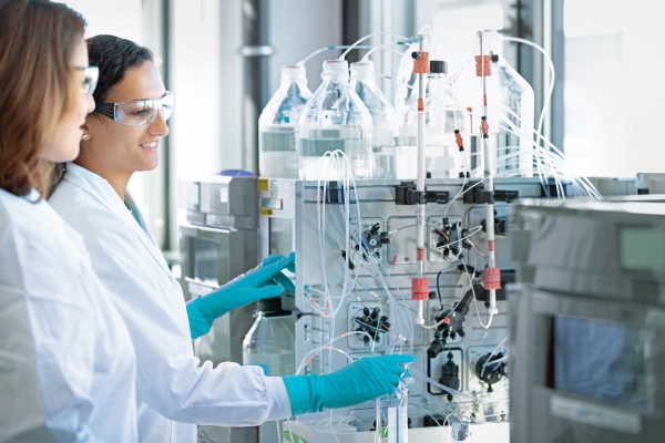 KI-Innovation: Wie ein digitales Labor die Pharmaforschung beschleunigt