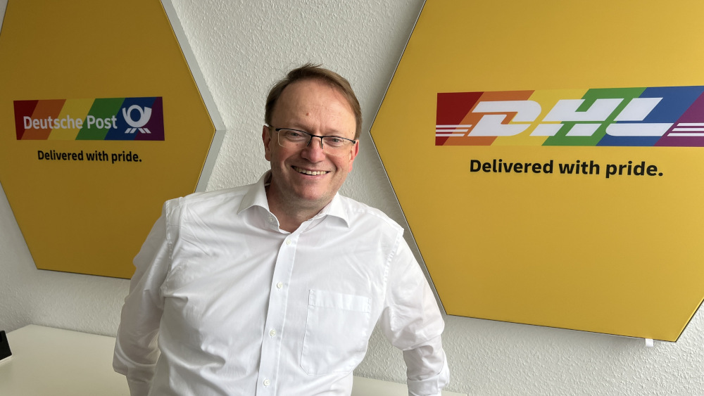 Analog trifft Digital: KI steuert die Prozesse hinter der Packstation – die Deutsche Post im Interview